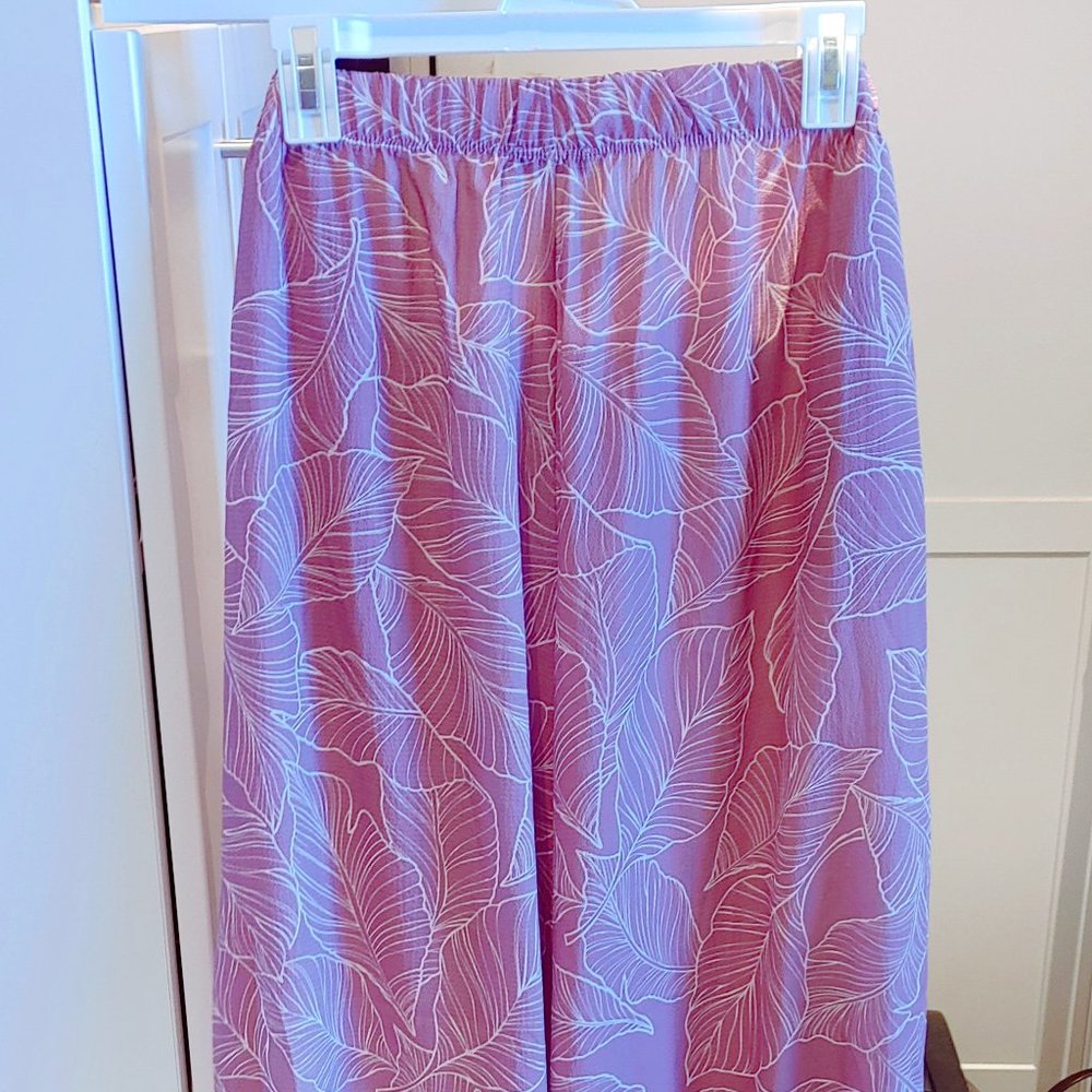 Cute Lavender Flowy Pants with Leaf Pattern Design